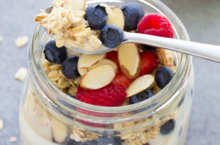 Easy overnight oats recipe with milk, chia seeds, and fruit
