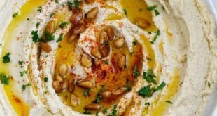 hummus recipe made with chickpeas, tahini, and olive oil