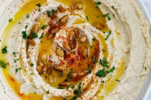 hummus recipe made with chickpeas, tahini, and olive oil