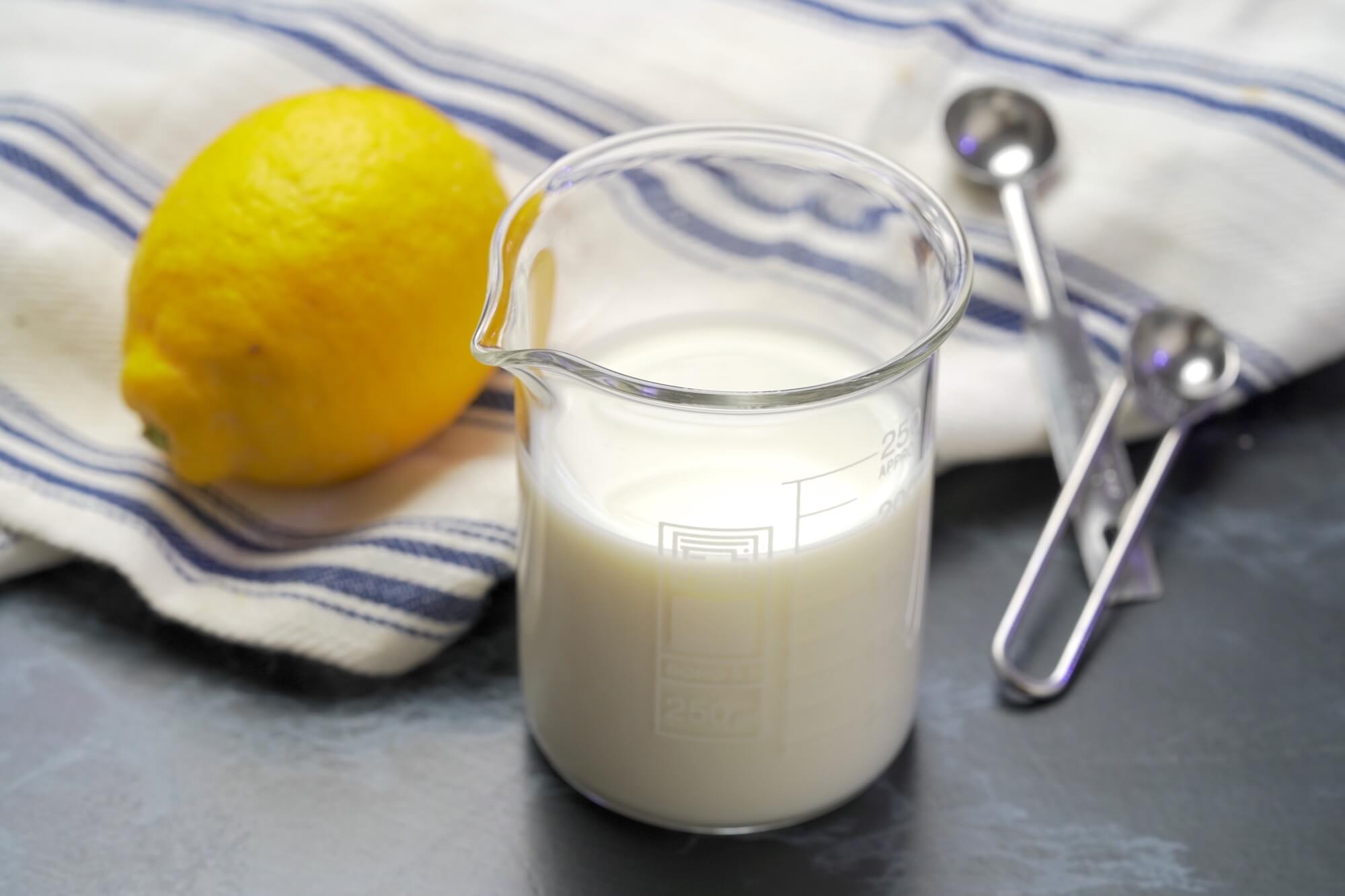 Simple buttermilk recipe for baking and cooking at home