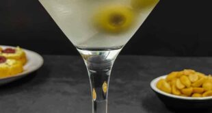 Easy dirty martini recipe with vodka and olive juice