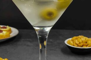 Easy dirty martini recipe with vodka and olive juice
