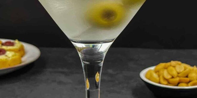 Easy dirty martini recipe with vodka and olive juice