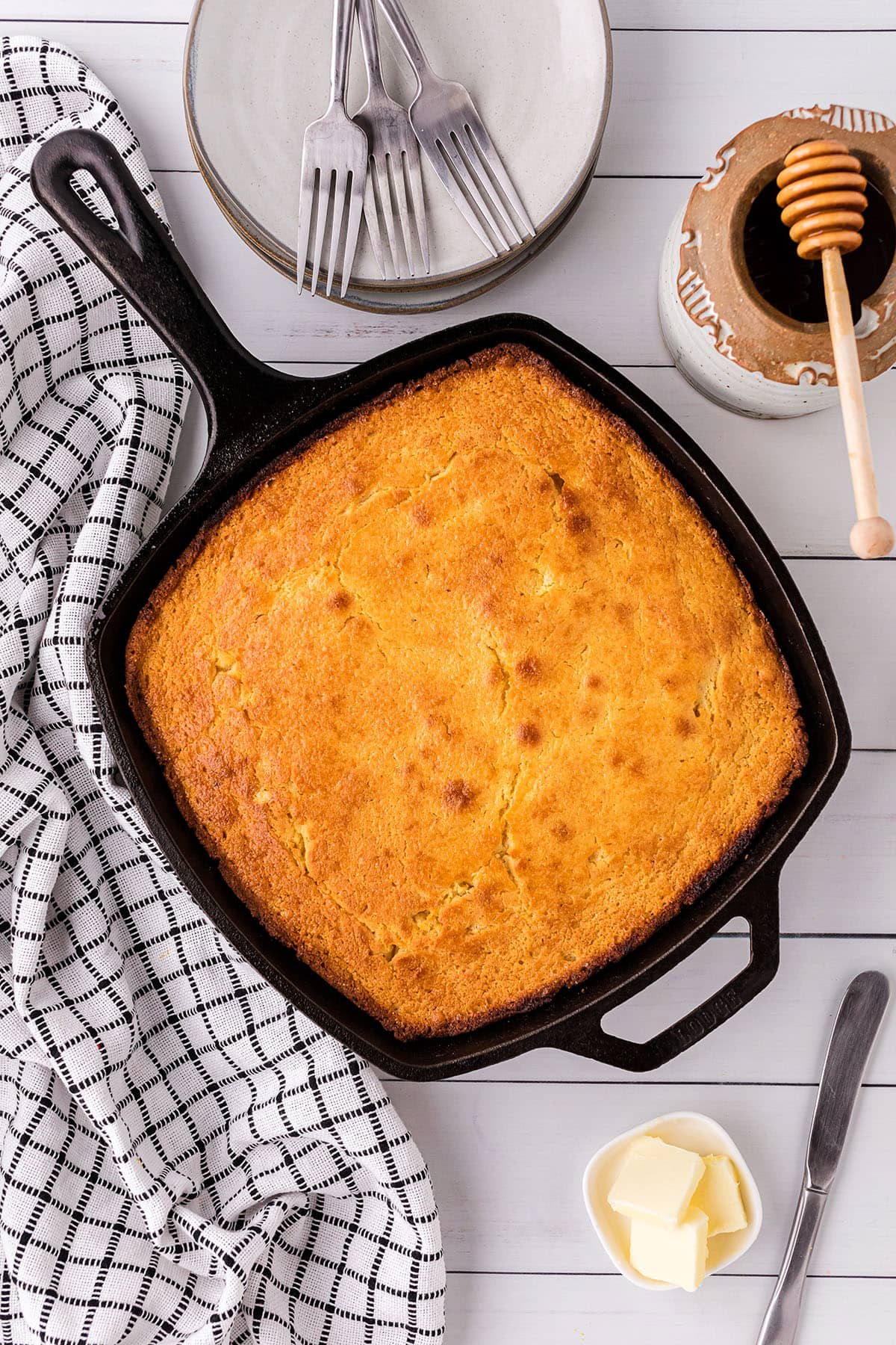 Jiffy Cornbread Recipe | Easy and Delicious Classic 1 Homemade Jiffy cornbread served with honey and butter