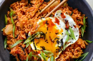 Spicy kimchi fried rice recipe with egg and green onions