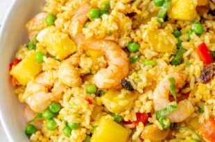 Thai-style pineapple fried rice recipe with shrimp and cashews