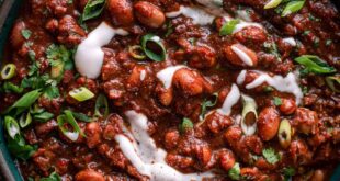 Hearty vegan chili recipe with beans, tomatoes, and vegetables