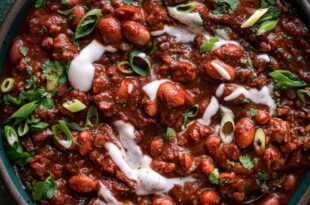 Hearty vegan chili recipe with beans, tomatoes, and vegetables