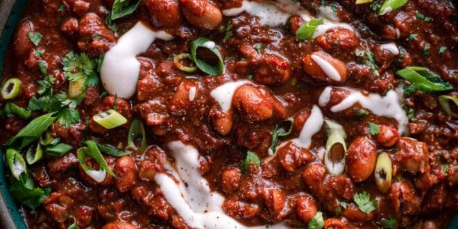 Hearty vegan chili recipe with beans, tomatoes, and vegetables